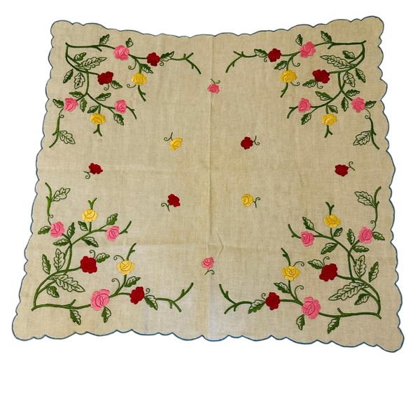 Vintage Linen Floral Hand Embroidered Roses Square Table Topper Scalloped 26" - Picture 8 of 15